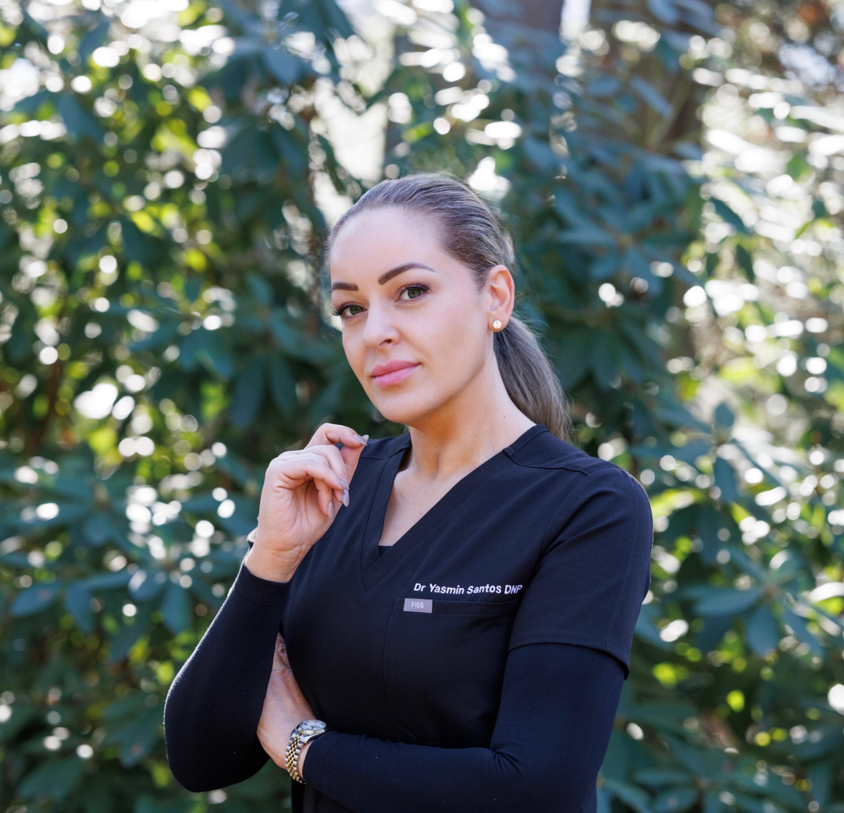 Dr. Yasmin Santos